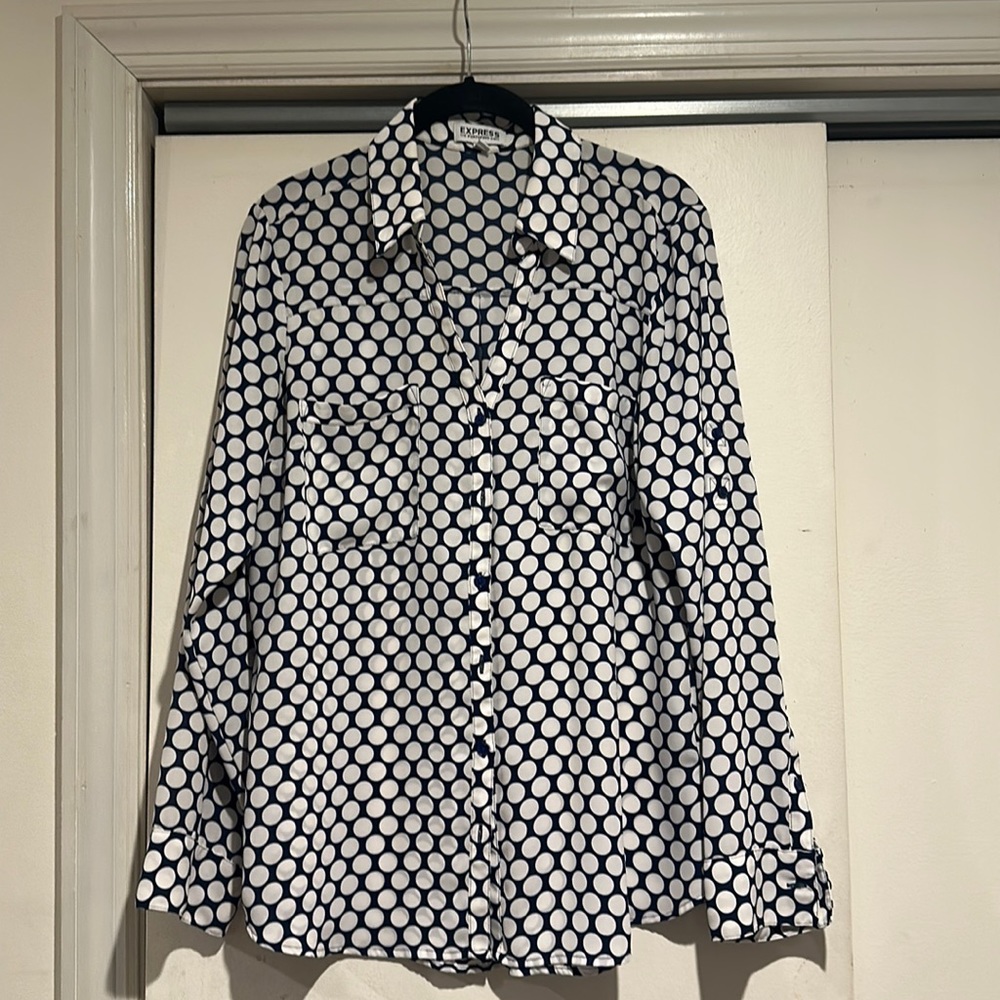 Blue and white circle detail shirt